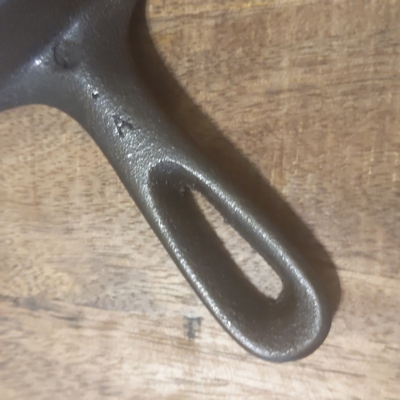Vintage Unmarked Wagner Cast Iron Skillet, #3 - Picture 12 of 12